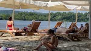 НА ПЛЯЖЕ БЕЗ КУПАЛЬНИКА / АТМОСФЕРА ЛЕТНИМ ВЕЧЕРОМ В КИЕВЕ / 23.06.23