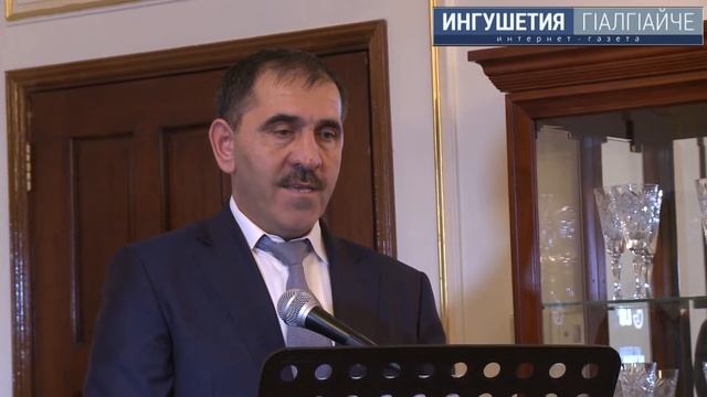 Евкуров подарил послу России в Эр-Рияде картину из рыбьей кожи и сувенирный набор с горным медом смотреть онлайн