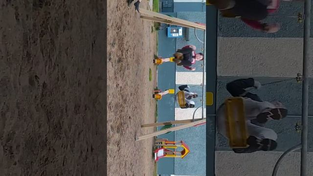 Летим 4 метра с качелей.😲😲😲 смотреть онлайн