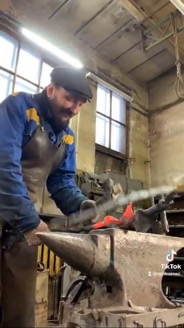 Искусство рождённое в кузнице смотреть онлайн