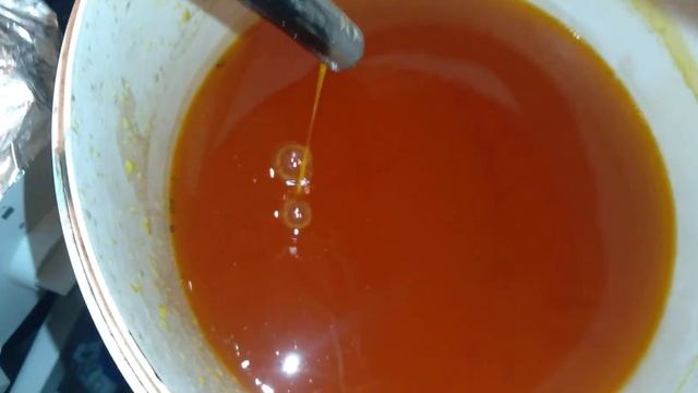 Перетопка забруса.🌼 Забрус - это воск,которым пчёлы запечатывают соты со зрелым мёдом...