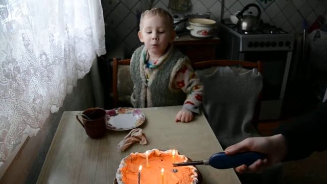 Максимка поздравляет себя с днем рождения смотреть онлайн