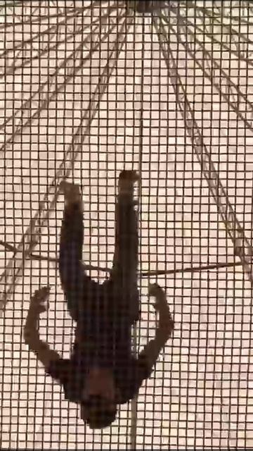 Прыжки на батуте.Активный отдых, весело и полезно. Бат?