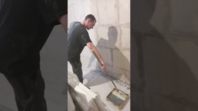 Грунтовка стен валиком. смотреть онлайн