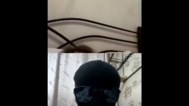 Чел в Балаклаве и очках веселит людей | чат рулетка | смотреть онлайн