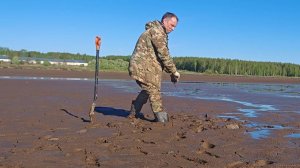 Я потянул за проволоку и из грязи показалось лицо.