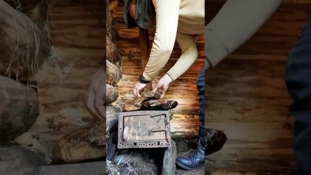 ПРИНИМАЮ БАНЮ В ТАЙГЕ #природа #тайга #баня #бушкрафт смотреть онлайн