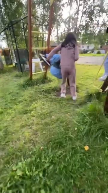 Упала с качели смотреть онлайн