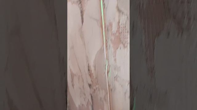 угол 90 градусов с помощью лазера на штукатурке, штукат