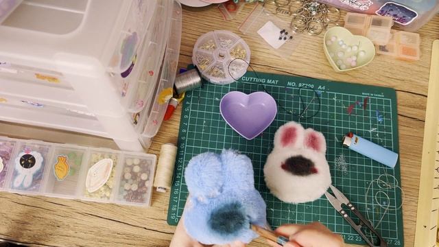 DIY rabbit fur keychain / Шью меховые брелочки кролики️️ смотреть онлайн