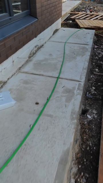 Результат заливки отмостки. Из-за утеплителя толщина ? смотреть онлайн