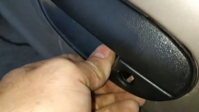 Замена наружной ручки двери Daewoo Lanos, Sens