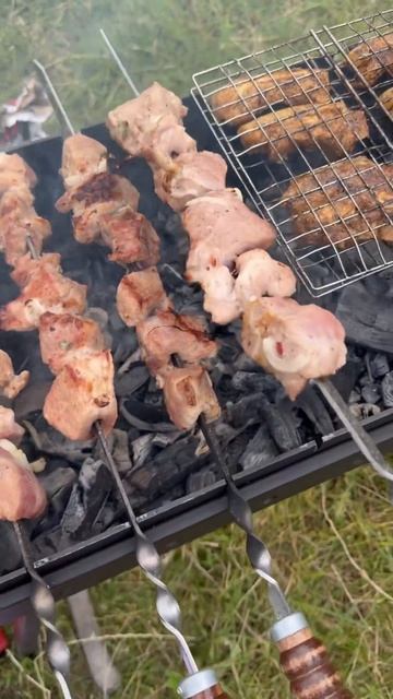 Шея и грудинка сегодня на углях😉