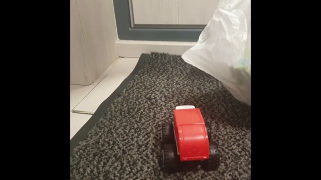 ВСПЫШ И ЧУДО МАШИНКИ ЗАВТРАКАЮТ. смотреть онлайн