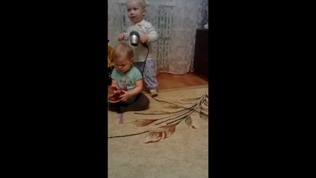 Прикол)) Парикмахер -смешные малыши смотреть онлайн