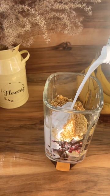 Живая каша за 5 минут😋 семена льна+киноа+🍌+🫐+🌰 #youtubes смотреть онлайн