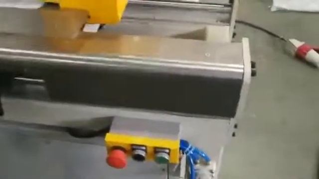 как автоматическо шить ленты на обе края материала