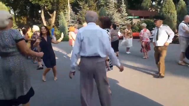 Разбуди меня на заре 💃🌹Счастливые минуты в парке Горького 💃🌹Харьков 2021 смотреть онлайн