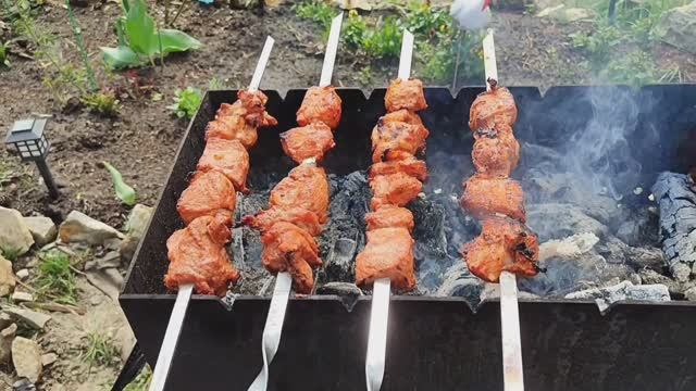 Май, дача ,шашлыки. смотреть онлайн