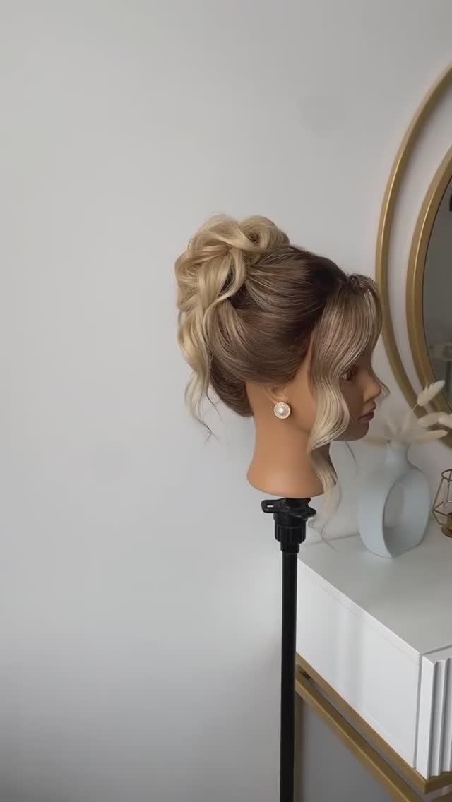 Самая нежная прическа для последнего звонка #прическа #укладка #пучок #локоны #волосы