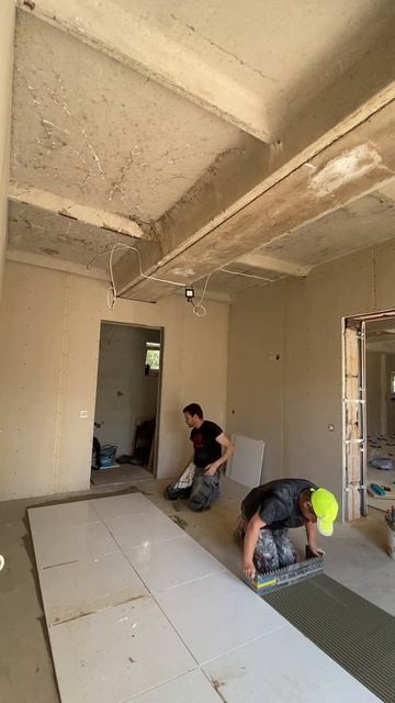 Укладка плитки на специализированную гребенку