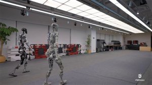 🦿Робот из Китая научился ходить как человек! И всё благодаря ИИ.