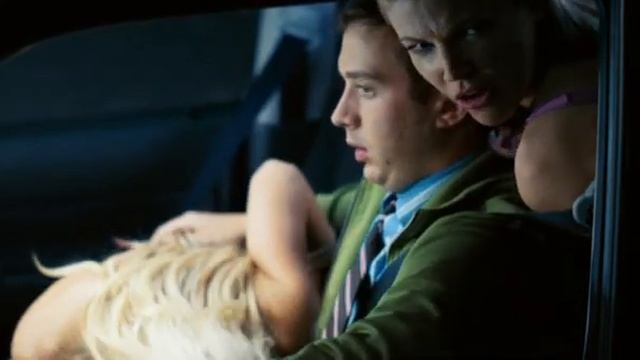 Прикол. Тёлки помогли парню и опустили качков смотреть онлайн