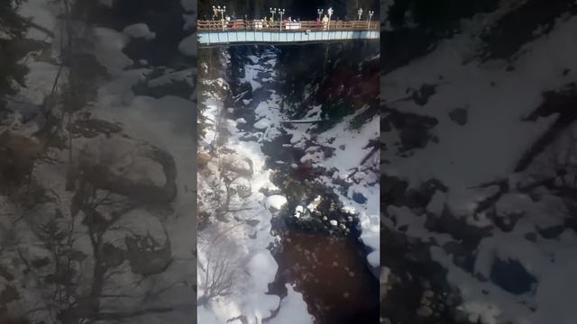 Поднимаемся на гору на подъемнике первый раз! Круто!!!