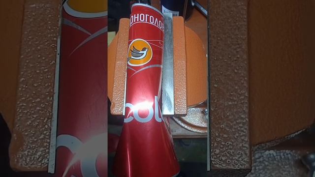 1 часть COLA VS тисков#shorts смотреть онлайн