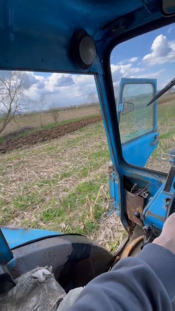 МТЗ 80 та плуг ПЛН-3.35 ❗️оранка кукурудзи з предплужник смотреть онлайн