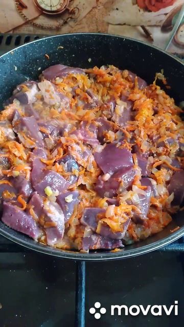 Печём блины🔥 #простаяеда #едавдеревне #рецепт #блины смотреть онлайн