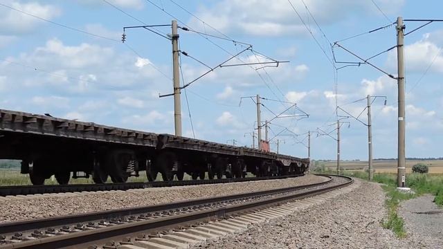 ВЛ80С-2508 с грузовым поездом, и встреча с вахтерами смотреть онлайн