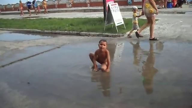 Мальчик приехал на море. смотреть онлайн