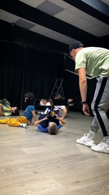 BreakDance kids 5+ хореограф Артём Ергунов | Школа танцев IRON город Киров смотреть онлайн