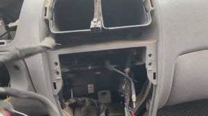 Hyundai Accent КАК СНЯТО ТОРПЕДУ И НА ЧЁМ ОНА КРЕПИТСЯ