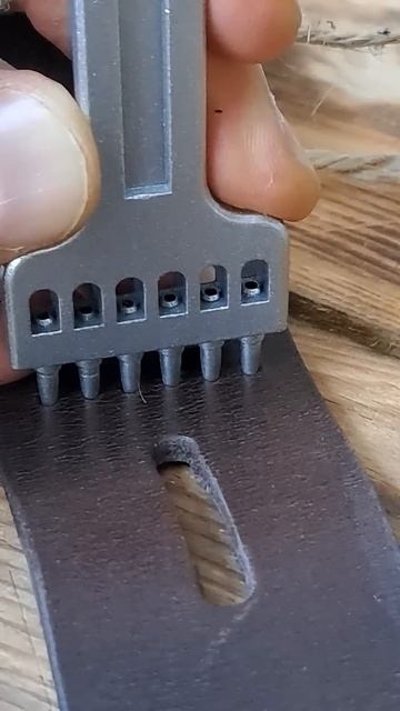 ПРОБИВАНИЕ КОЖИ рабочий процесс. Как шить кожу? Издели смотреть онлайн