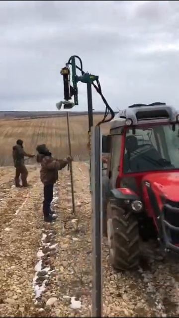 Установка столбов на винограднике в Крыму смотреть онлайн