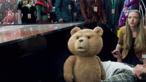 Джон спас Тэда. Момент из фильма Третий лишний (2015)