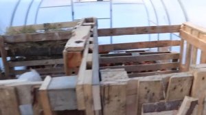 Самый дешевый курятник и козлятник из поддонов в тепл?