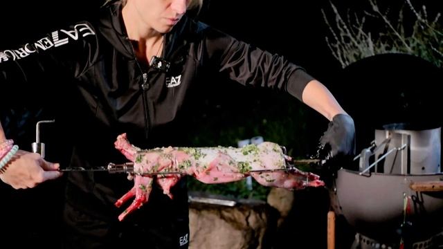 Кролик на вертеле - это шедевр смотреть онлайн