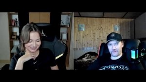 Що вона несе?Русская татарочка или империя наносит от?