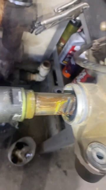 Поставили машинки разбираем ремонт рулевой рейки. смотреть онлайн