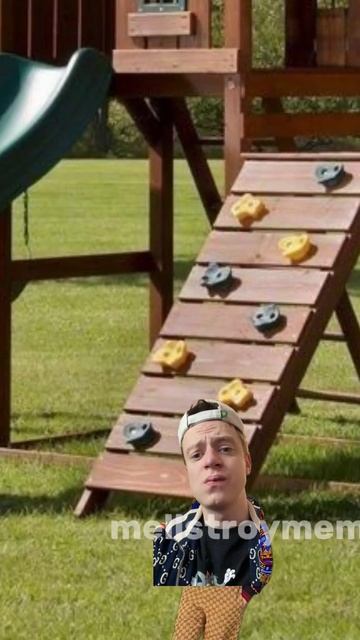 меллстройчики гуляют на площадке