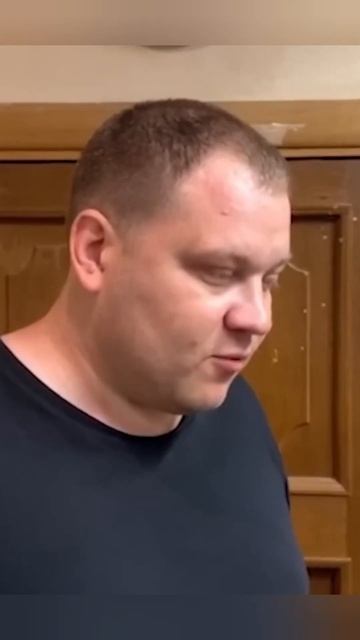 Загарал голый на детской площадке Москве