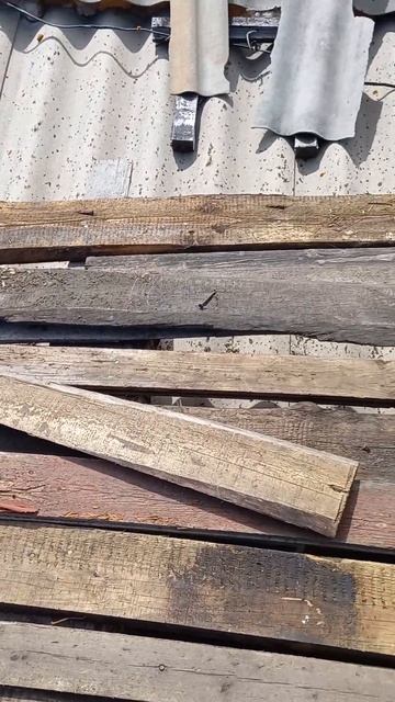 Правый угол навеса перед дверью дачного домика 14-го Ию смотреть онлайн