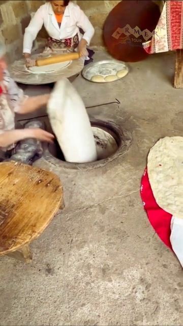 🫓 Вкус Армении: Лаваш из тандыра и приглашение в гост?