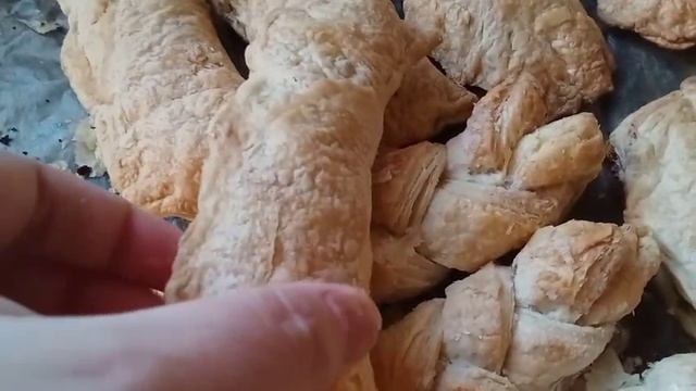 Что приготовить из слоеного теста. Рецепты. Пирожки, кастыбы, косички, слоенки, чебуреки. С зеленью смотреть онлайн