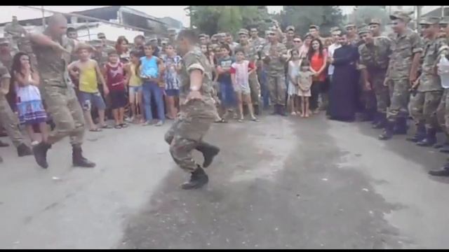 Армянские солдатчы танцуют лезгинку смотреть онлайн