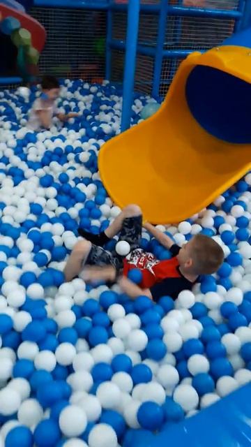 Макс в шариках Космостар.24.05.2019