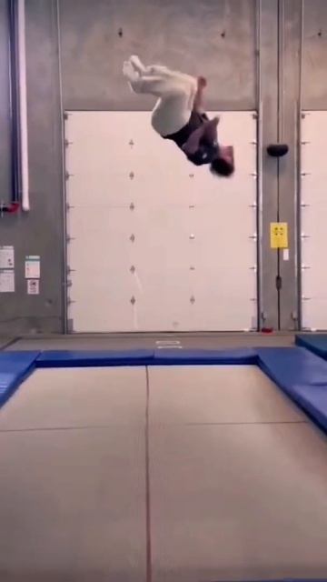 Сальто с вращением (винт) #сальто #батут #гимнастика #ак